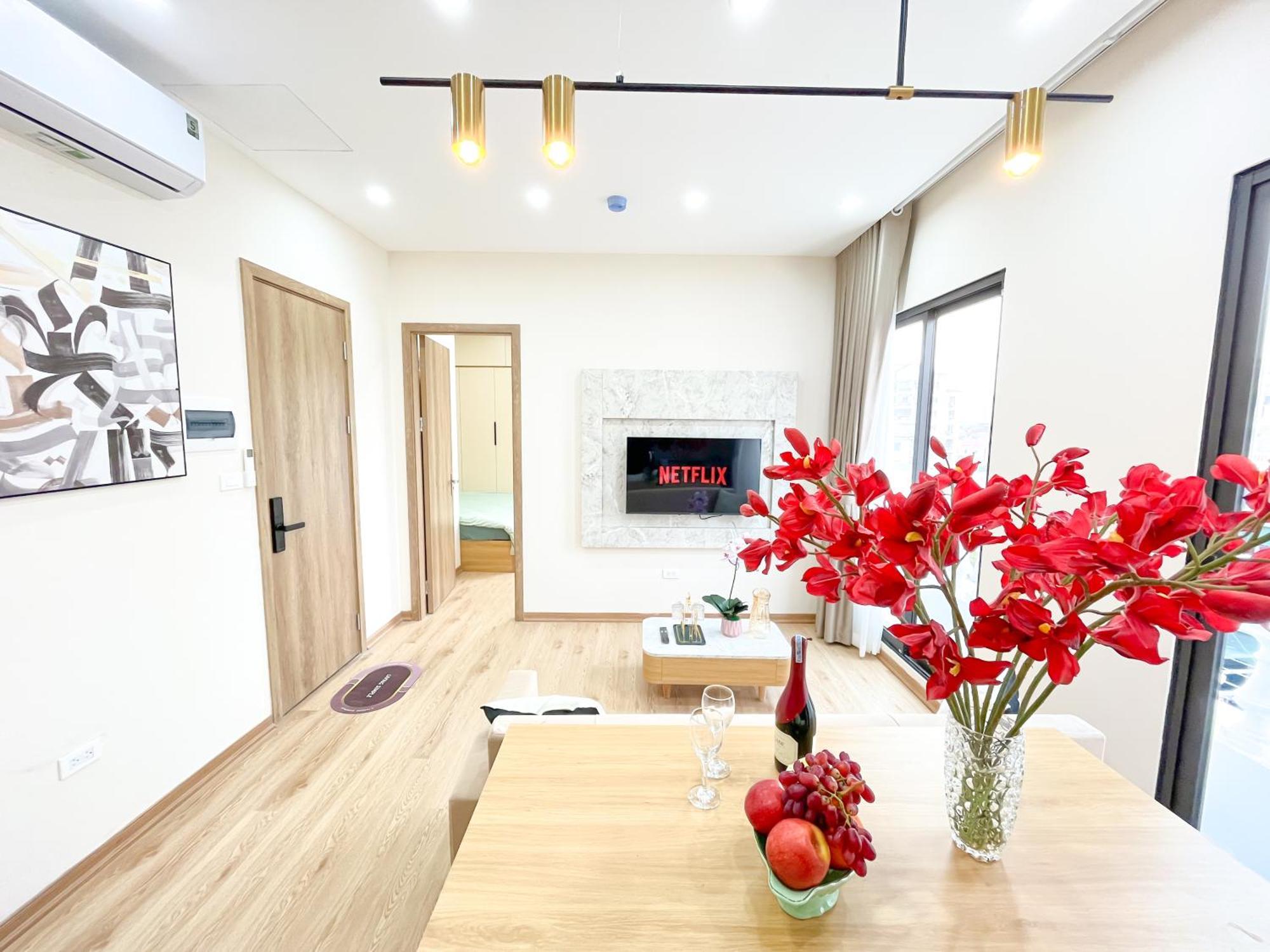 Amazing Housing Lac Long Quan Hanoi Bagian luar foto