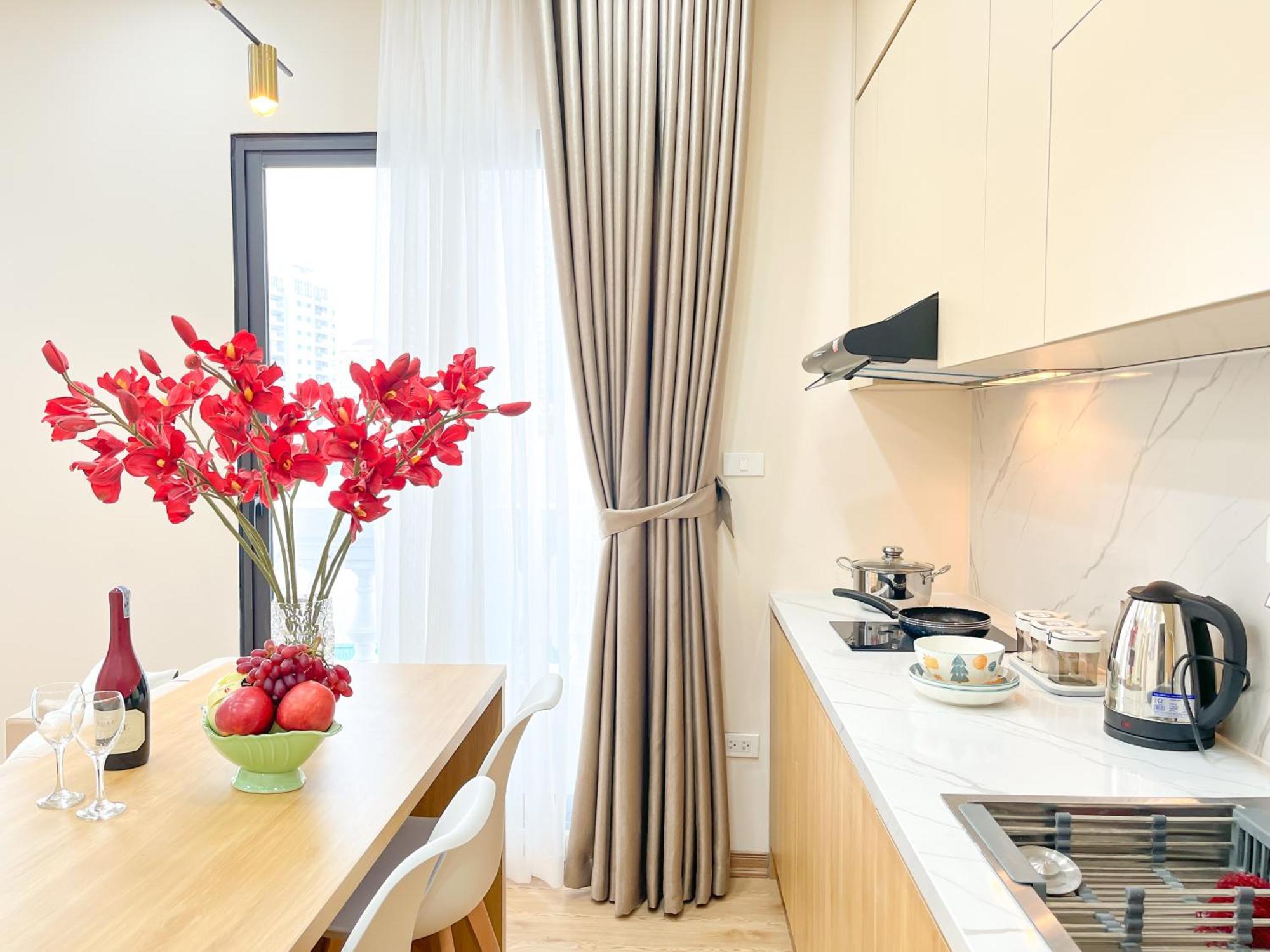 Amazing Housing Lac Long Quan Hanoi Bagian luar foto
