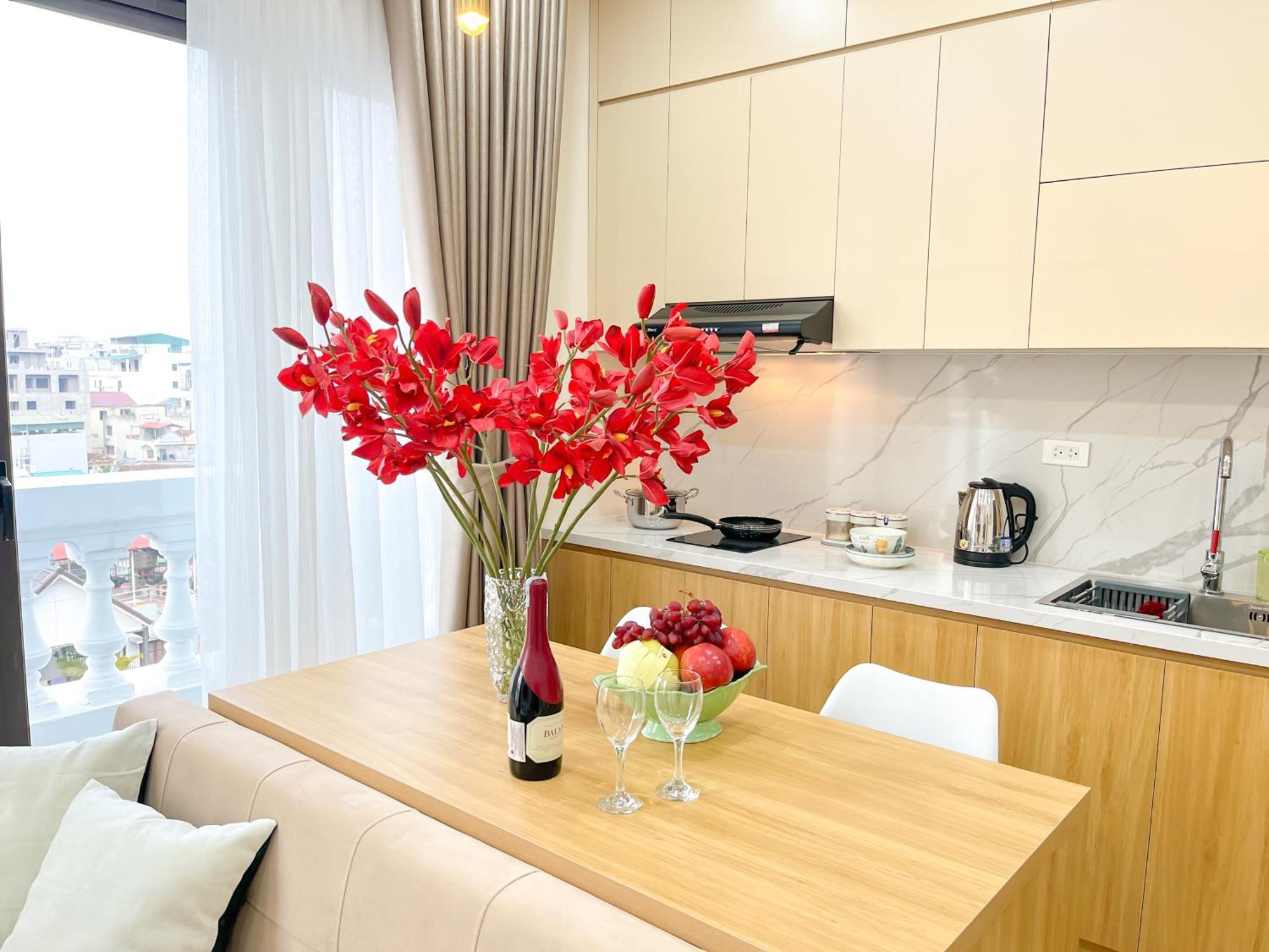 Amazing Housing Lac Long Quan Hanoi Bagian luar foto