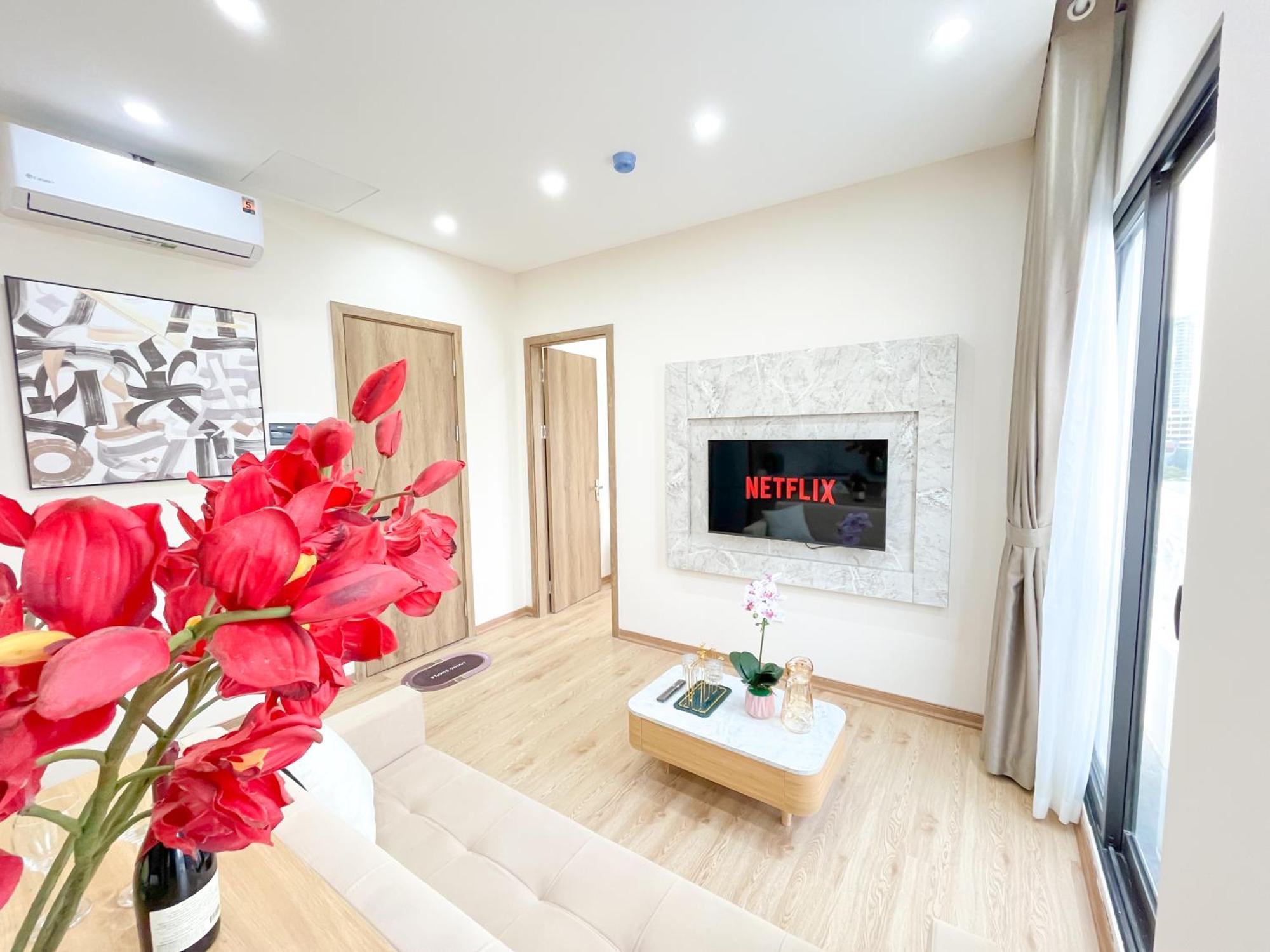 Amazing Housing Lac Long Quan Hanoi Bagian luar foto