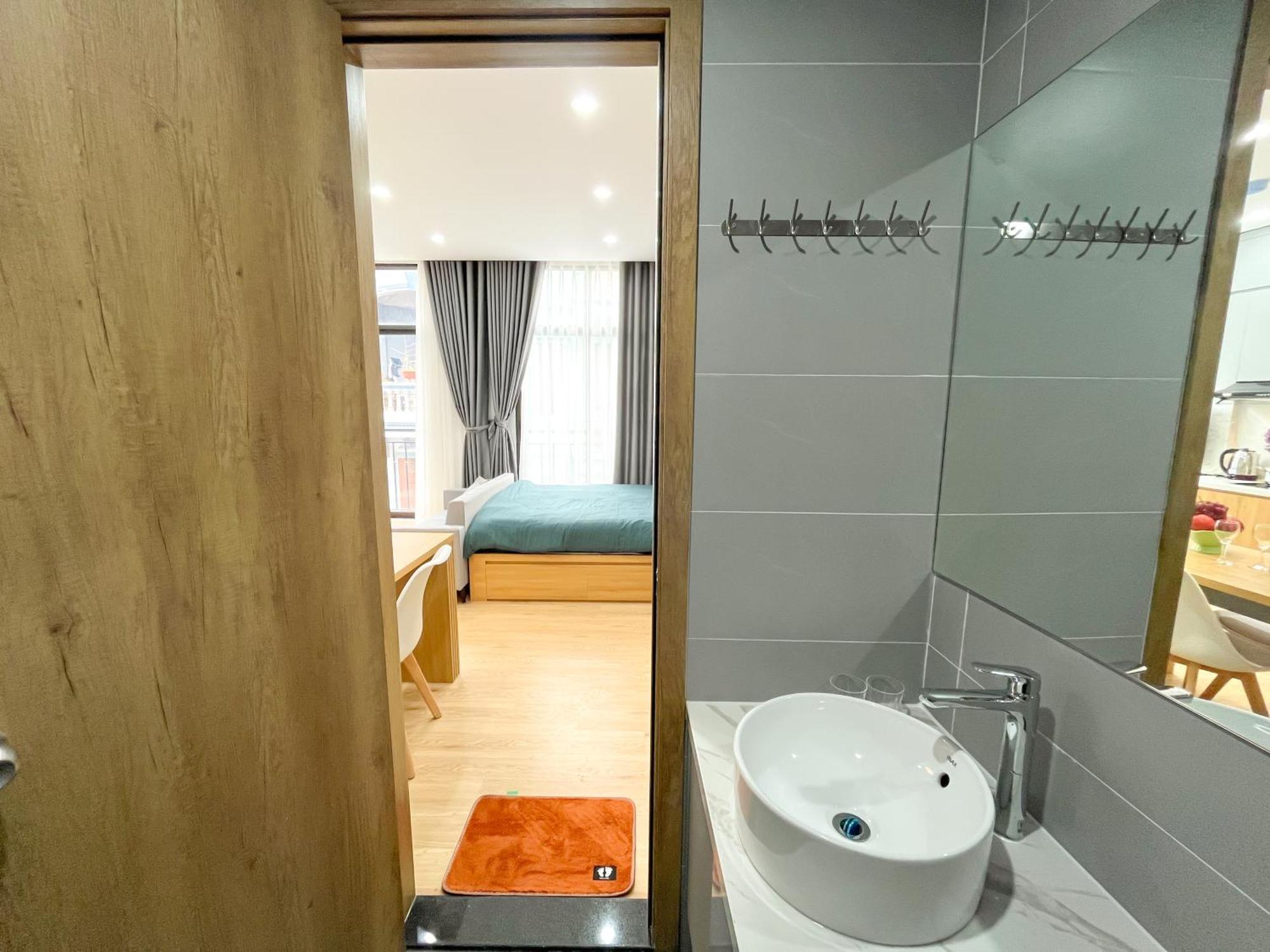 Amazing Housing Lac Long Quan Hanoi Bagian luar foto