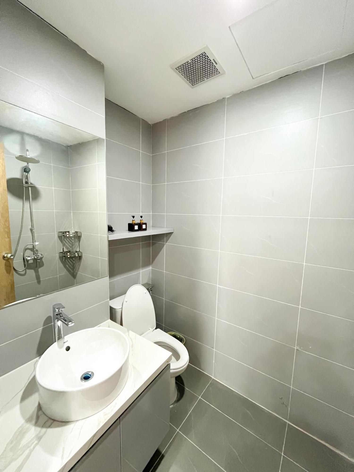 Amazing Housing Lac Long Quan Hanoi Bagian luar foto