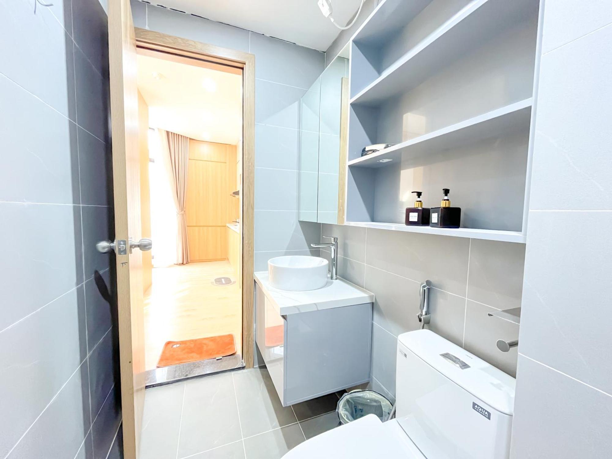Amazing Housing Lac Long Quan Hanoi Bagian luar foto
